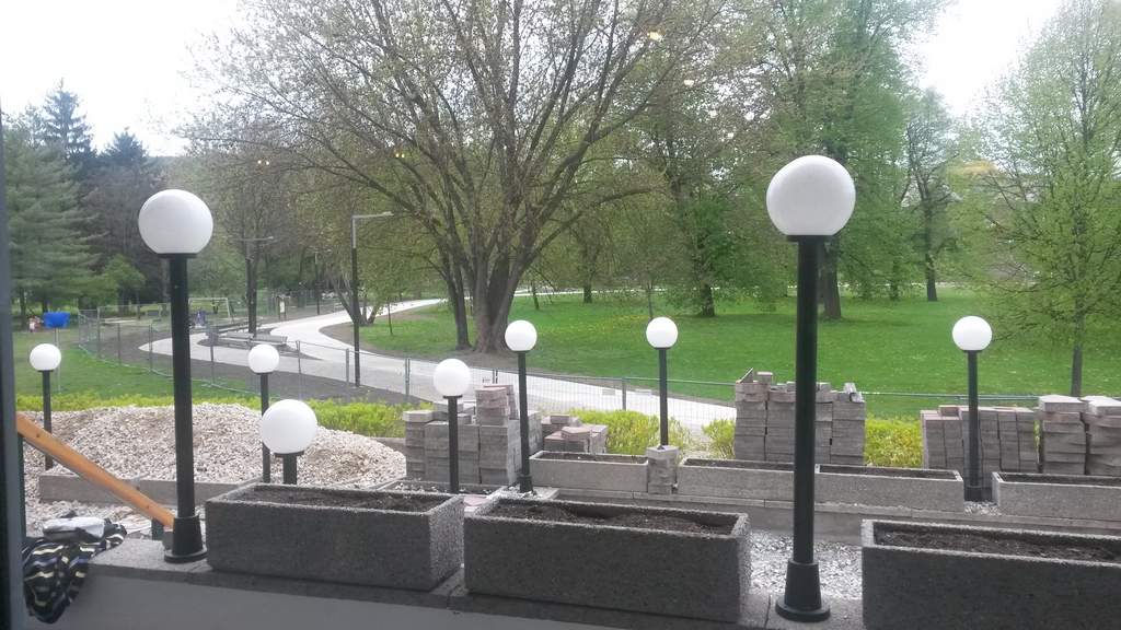 Zahradne svietidla Gu�a Globus PMMA plast